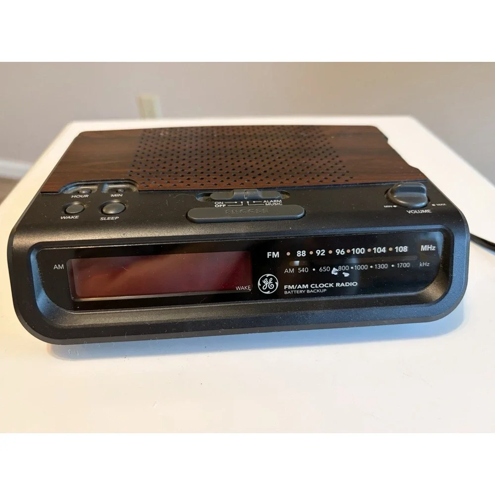 VTG General Electric GE Alarm Clock AM/FM Radio Wood Grain Retro WORKS